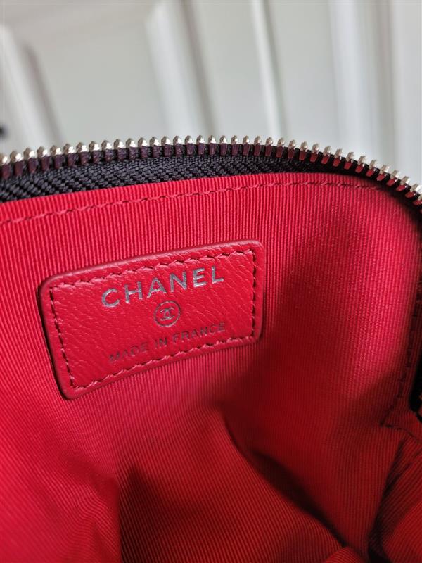 2026127215436823 210